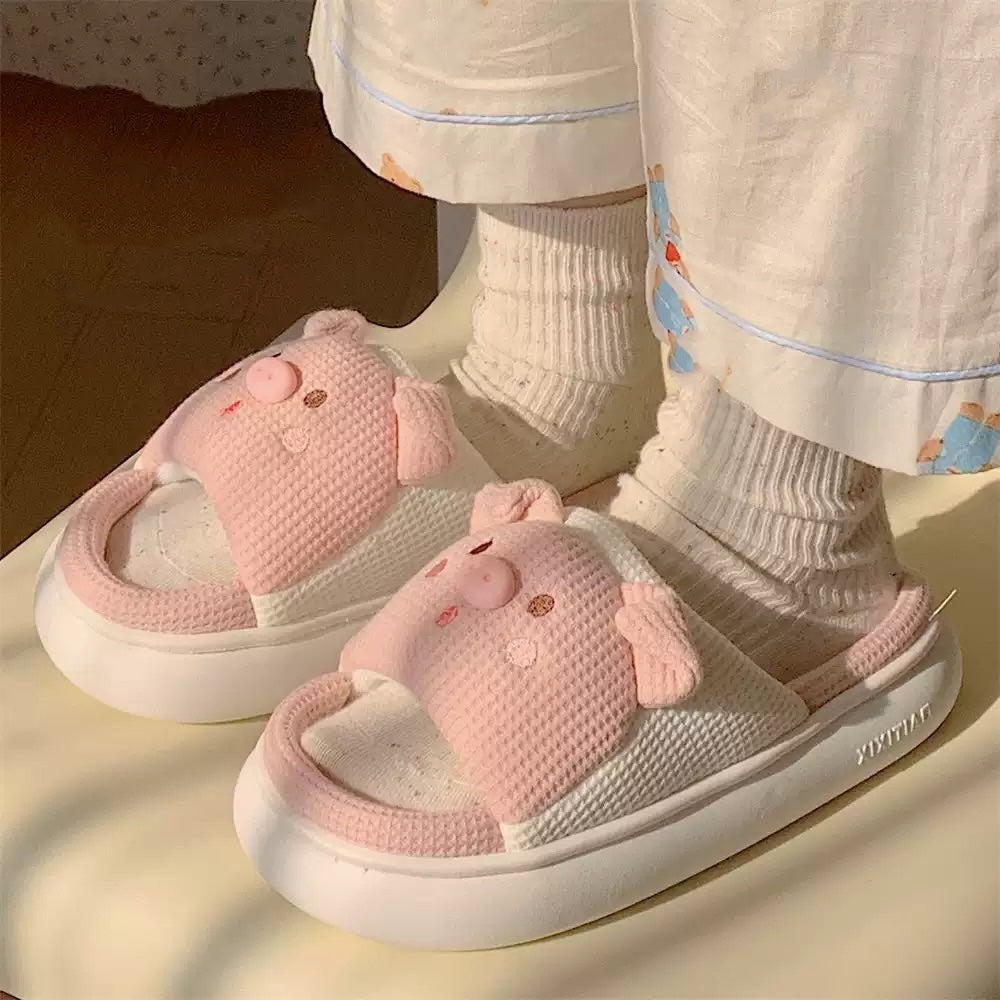 Cute pink pig design linen slippers with 3D pig face and breathable fabric, indoor shoes with EVA sole
