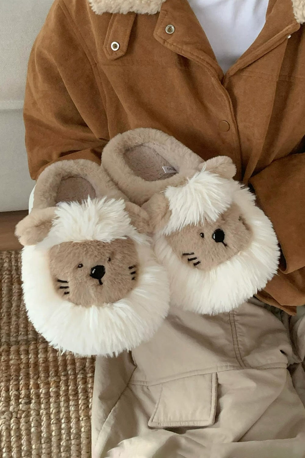 Winter cute khaki lion slippers aesthetic warm plush house shoes