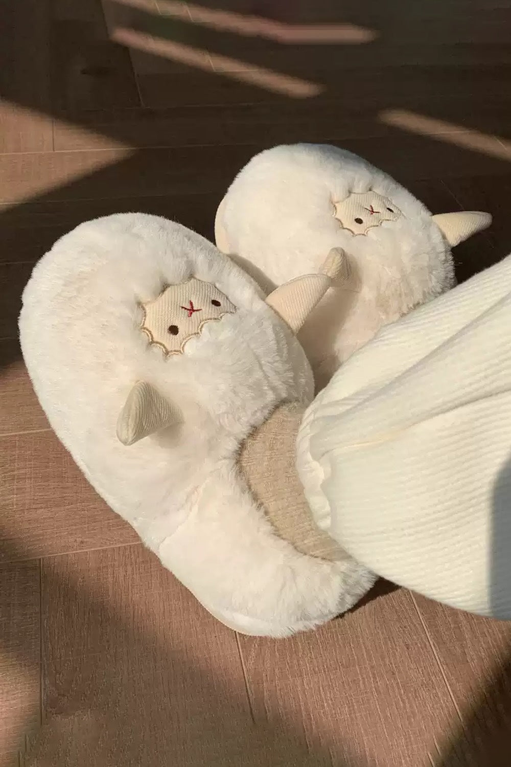 Winter cute milky white sheep slippers aesthetic warm plush house shoes
